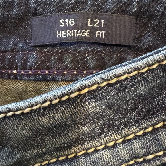 Vigoss Blue Straight Leg Jean Capris with Vintage Wash NWOT - Picture 2 of 4